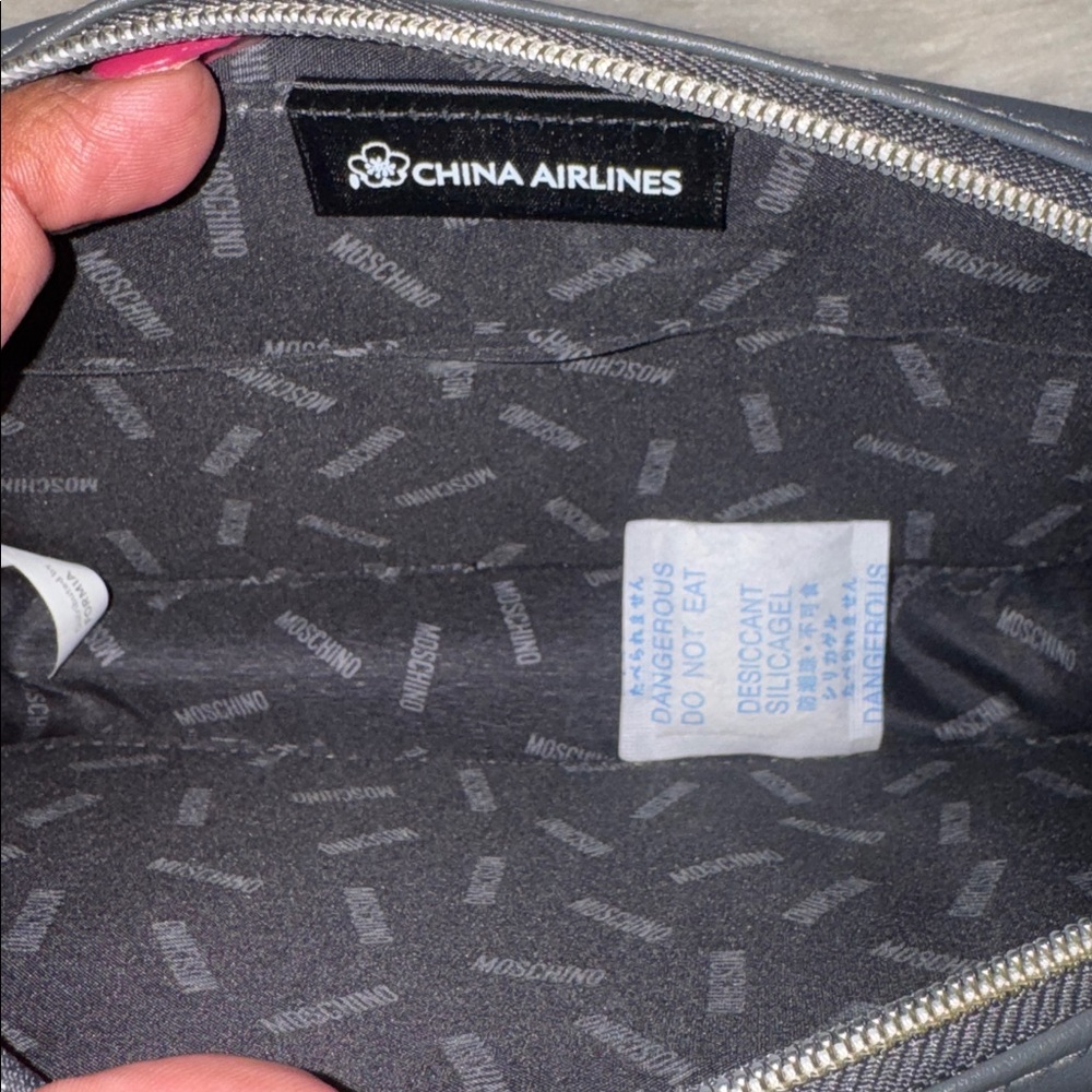 SOLD Moschino Airline Large Wristlet Set Grey and Gold NEW - Picture 8 of 8